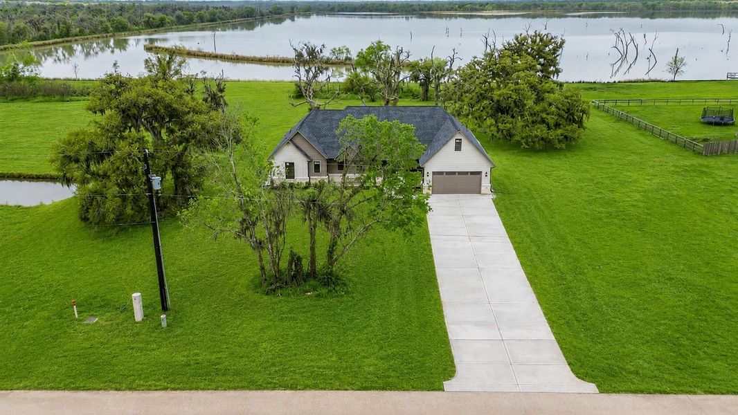 WELCOME TO YOUR NEW LAKE FRONT HOME WELCOME TO YOUR NEW LAKE FRONT HOME