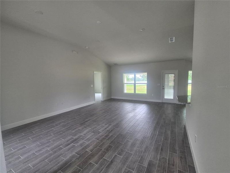 Spacious, unfurnished interior of a new home in Hill Country Estates, Dade City (Image 55).