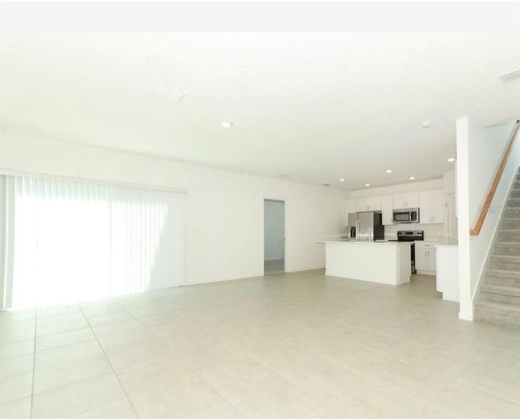 Spacious, unfurnished interior of a new home in , Haines City (Image 4).