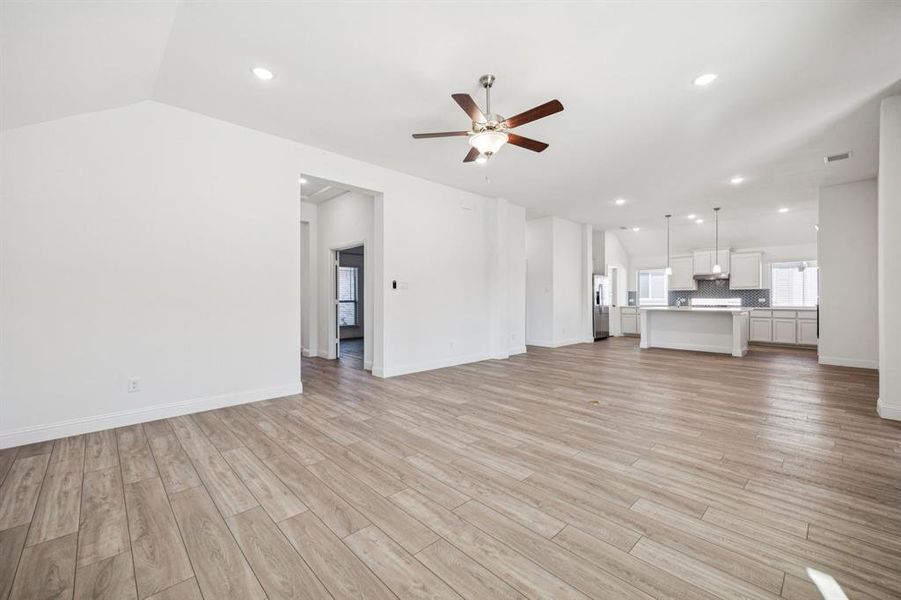 Spacious, unfurnished interior of a new home in Elevon, Lavon (Image 26).