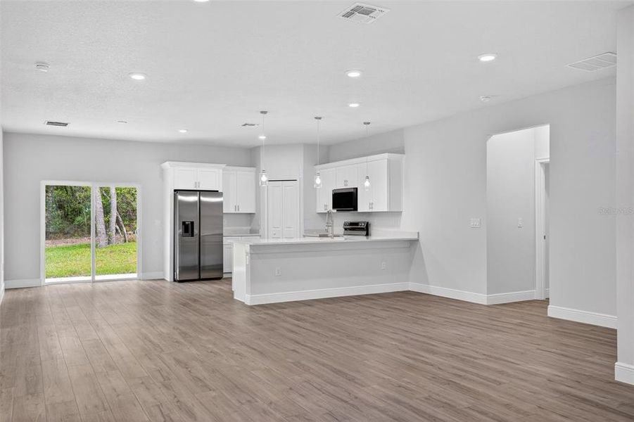 Spacious, unfurnished interior of a new home in , Citrus Springs (Image 16).