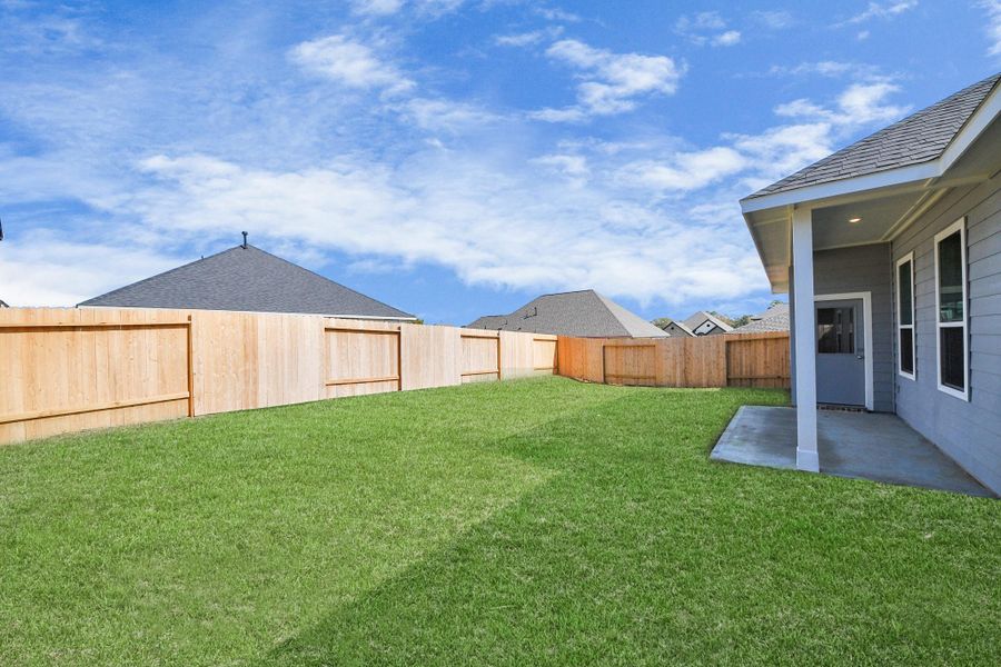 Exterior details and patio area of a home in Lexington Heights, Willis (Image 28).