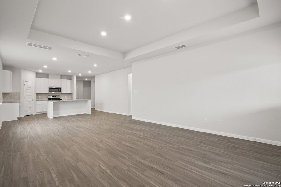Spacious, unfurnished interior of a new home in Hunters Ranch, San Antonio (Image 28). Spacious, unfurnished interior of a new home in Hunters Ranch, San Antonio (Image 28).