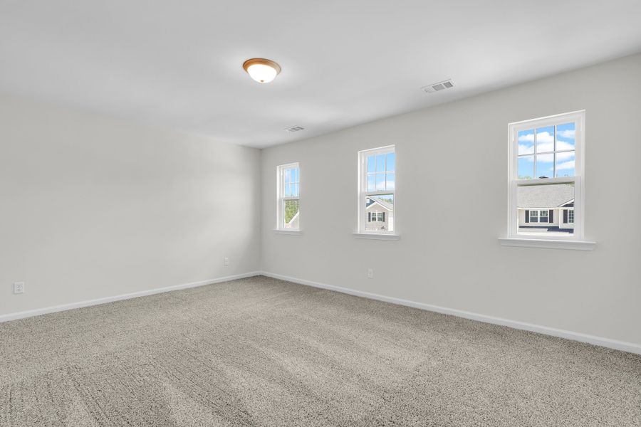 Spacious, unfurnished interior of a new home in Camden Crossing, Savannah (Image 30).