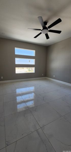 Spacious, unfurnished interior of a new home in , Eagle Pass (Image 3).