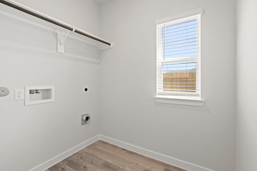 Spacious, unfurnished interior of a new home in Sunterra Lakes, Brookshire (Image 13).
