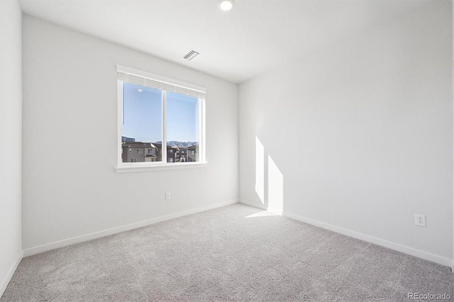 Spacious, unfurnished interior of a new home in Grand Vue at Interlocken, Broomfield (Image 6).