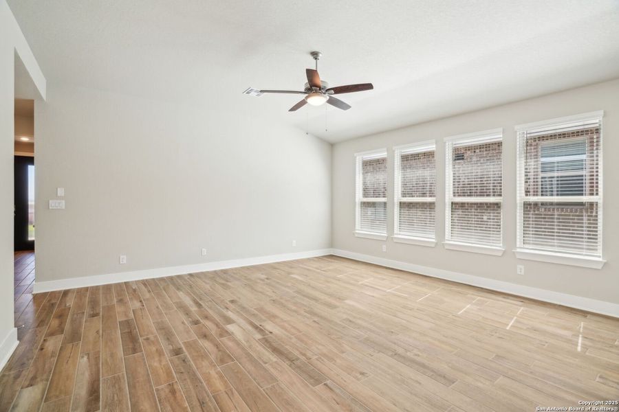 Spacious, unfurnished interior of a new home in Comanche Ridge, San Antonio (Image 25). Spacious, unfurnished interior of a new home in Comanche Ridge, San Antonio (Image 25).