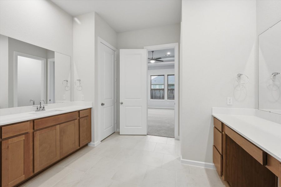 Furnished interior view inside a new home in Canterra Creek  60', Rosharon (Image 21).