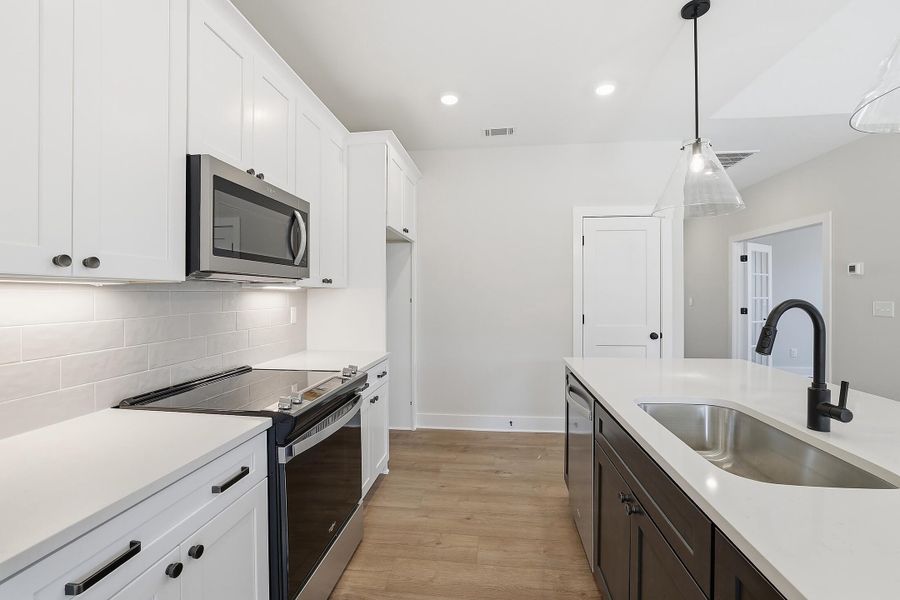 Furnished interior view inside a new home in Social Circle, Chattanooga (Image 8).