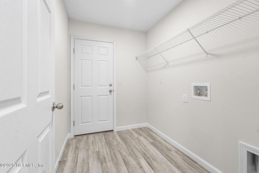 Spacious, unfurnished interior of a new home in , Jacksonville (Image 33).