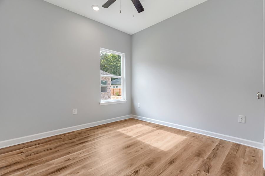 Spacious, unfurnished interior of a new home in Oak Hollow, Crestview (Image 24).