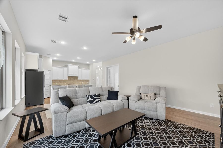 Furnished interior view inside a new home in Sienna 40', Missouri City (Image 16). Furnished interior view inside a new home in Sienna 40', Missouri City (Image 16).