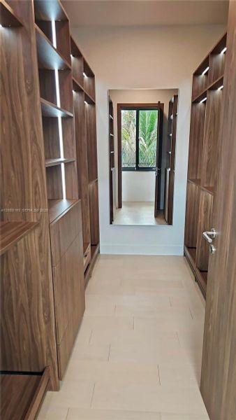 Walk in closet Master Bedroom