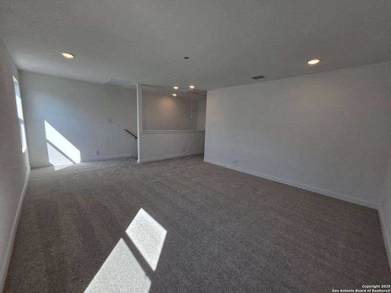 Spacious, unfurnished interior of a new home in , Schertz (Image 17).