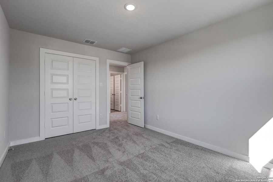 Spacious, unfurnished interior of a new home in Mesa Vista, San Antonio (Image 24).