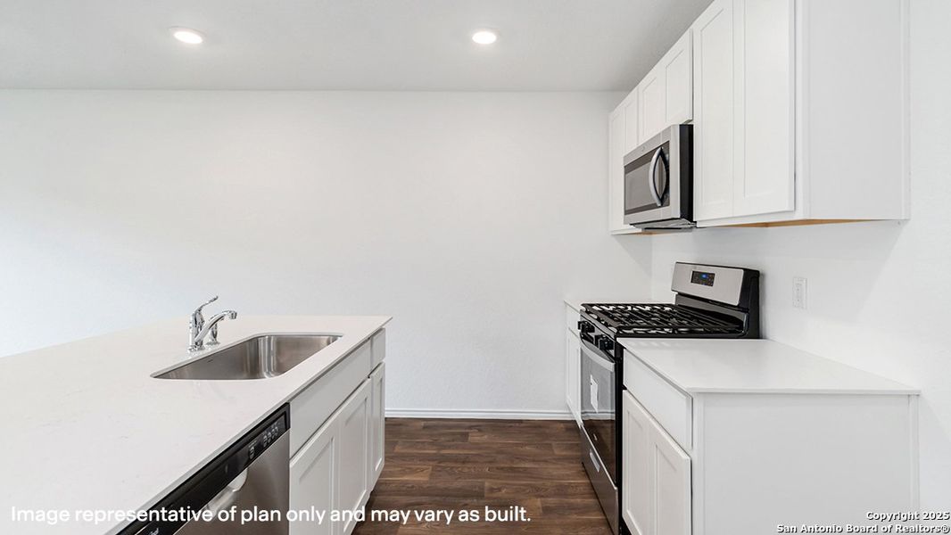 Furnished interior view inside a new home in Blue Ridge Ranch, San Antonio (Image 4). Furnished interior view inside a new home in Blue Ridge Ranch, San Antonio (Image 4).