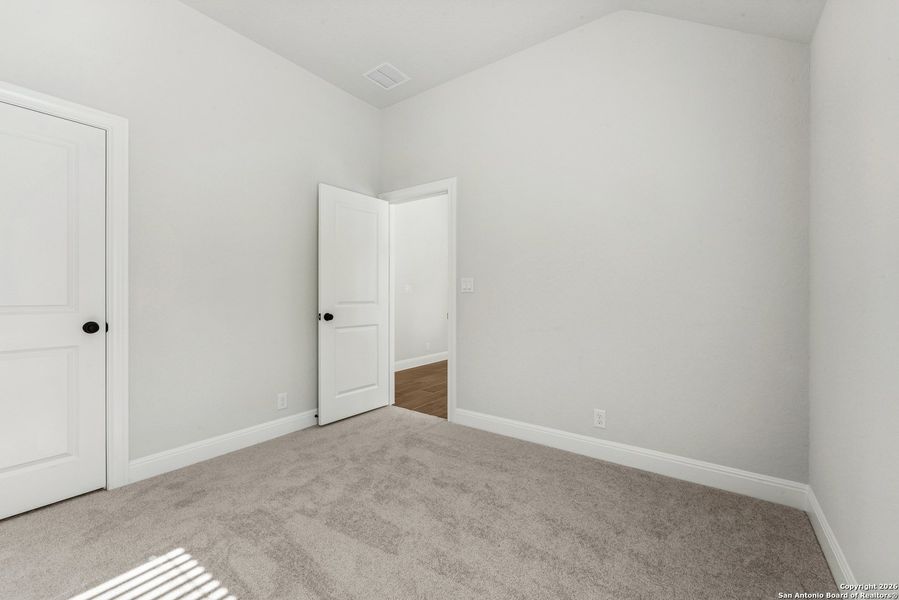Spacious, unfurnished interior of a new home in Davis Ranch 50', San Antonio (Image 17).