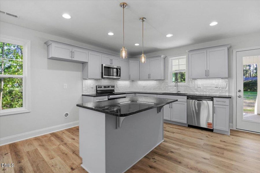 15-303 N West St-15
