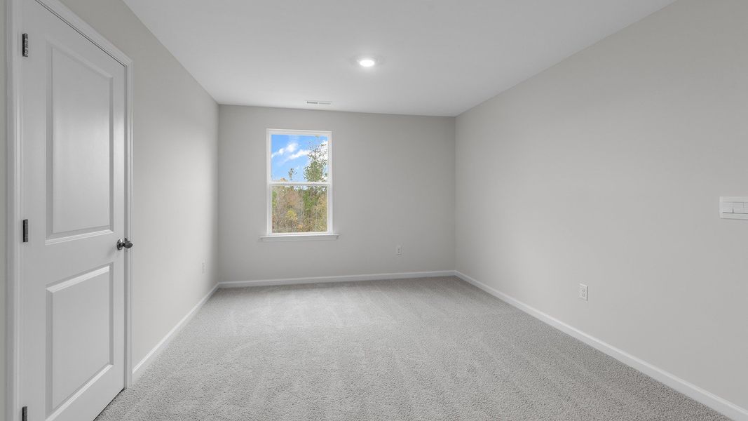 Spacious, unfurnished interior of a new home in Country Creek, Lexington (Image 19).