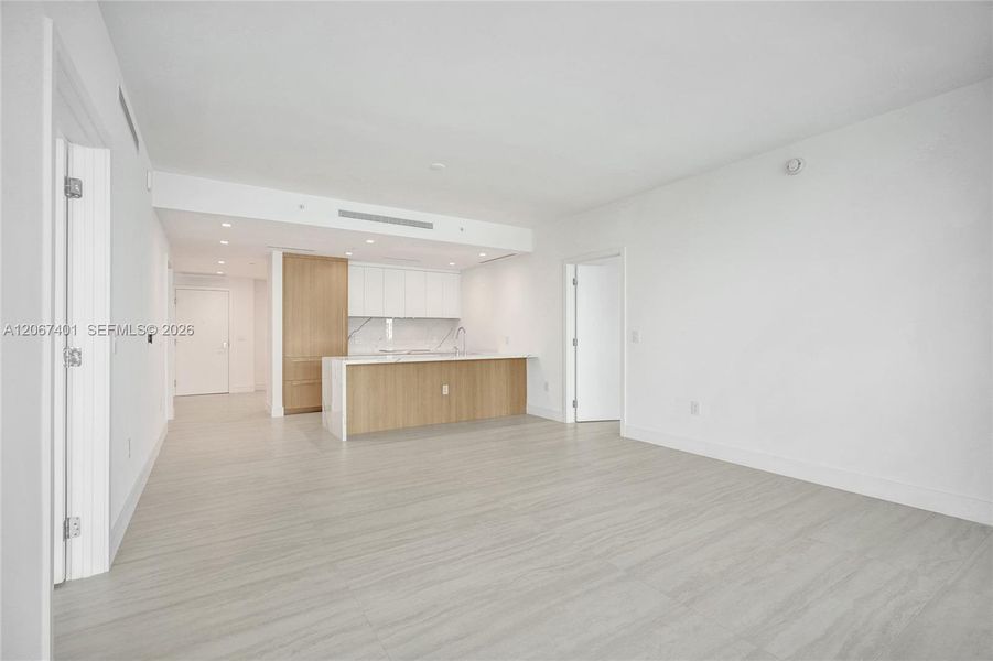 Spacious, unfurnished interior of a new home in , Miami (Image 45).