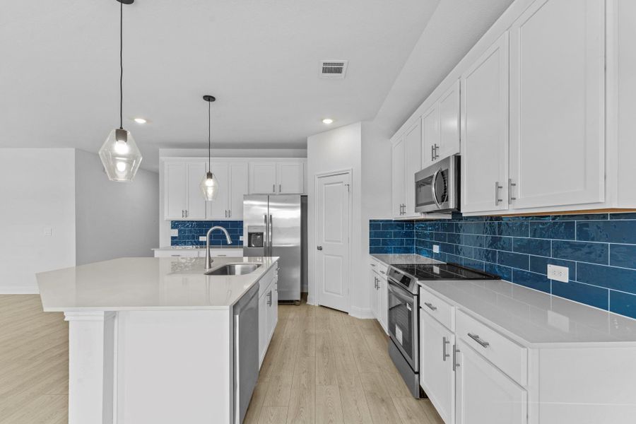 Furnished interior view inside a new home in Riverview, Georgetown (Image 10).