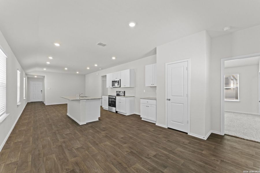 Spacious, unfurnished interior of a new home in Laurel Vistas, San Antonio (Image 21). Spacious, unfurnished interior of a new home in Laurel Vistas, San Antonio (Image 21).