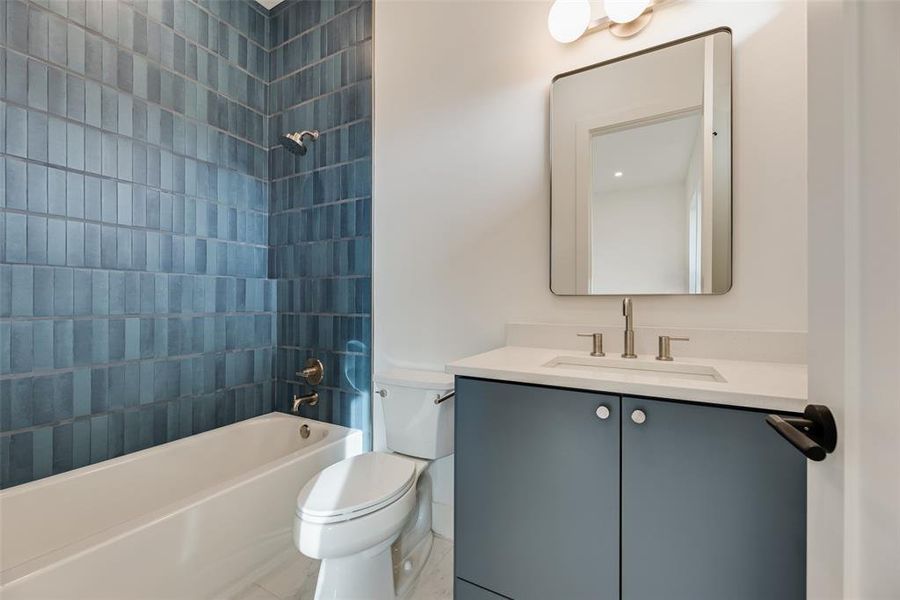 Furnished interior view inside a new home in , Dallas (Image 12).