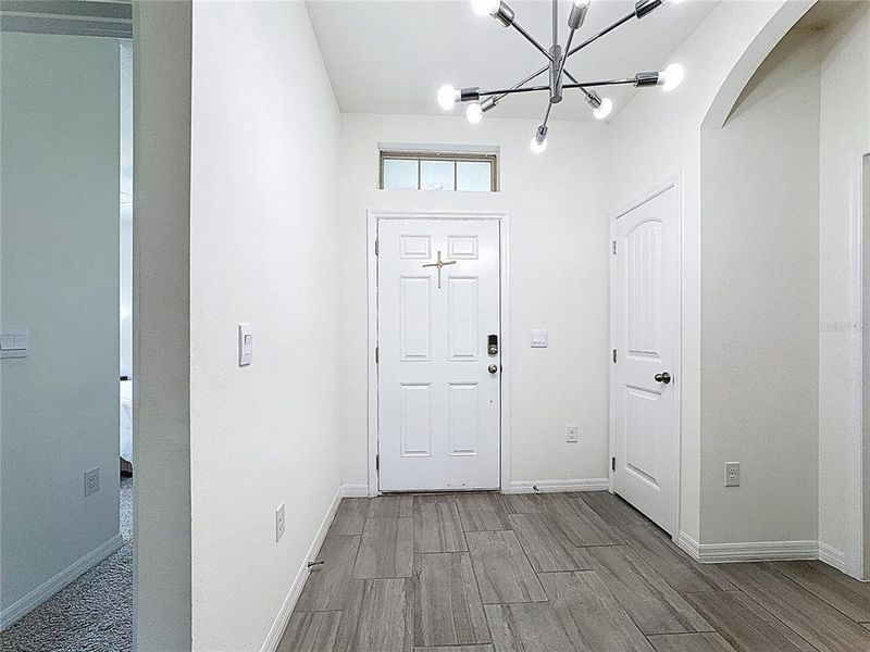 Spacious, unfurnished interior of a new home in , Winter Garden (Image 18).