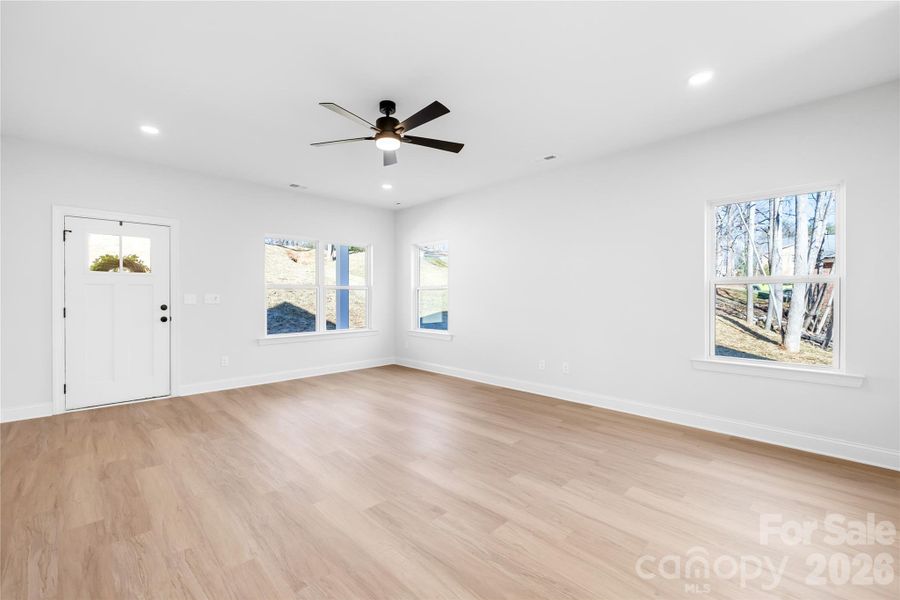 Spacious, unfurnished interior of a new home in , Kings Mountain (Image 17).