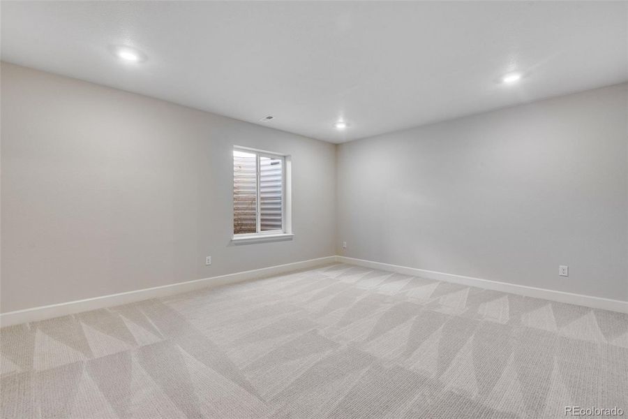 Spacious, unfurnished interior of a new home in Crescendo at The Aurora Highlands, Aurora (Image 16).