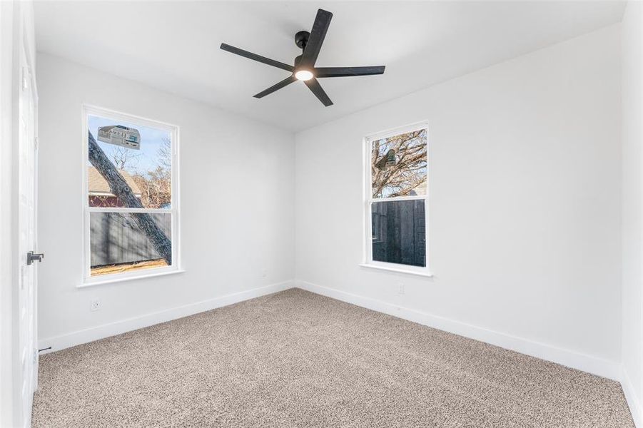 Unfurnished room with carpet and a ceiling fan