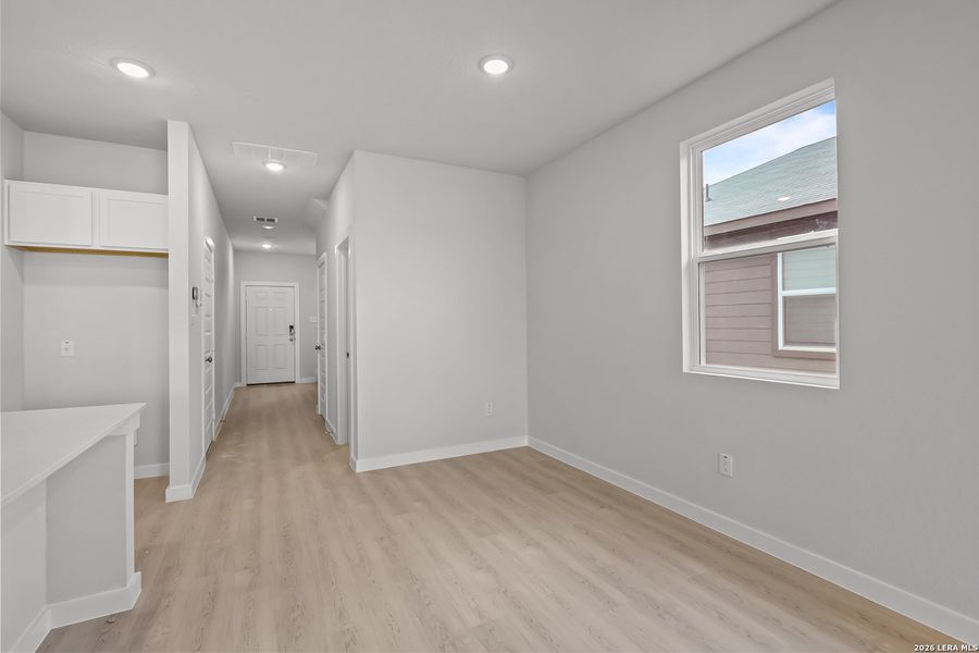Spacious, unfurnished interior of a new home in Hacienda, San Antonio (Image 25). Spacious, unfurnished interior of a new home in Hacienda, San Antonio (Image 25).