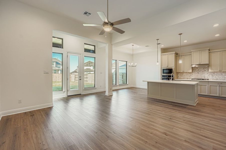 Spacious, unfurnished interior of a new home in 6 Creeks, Kyle (Image 8). Spacious, unfurnished interior of a new home in 6 Creeks, Kyle (Image 8).