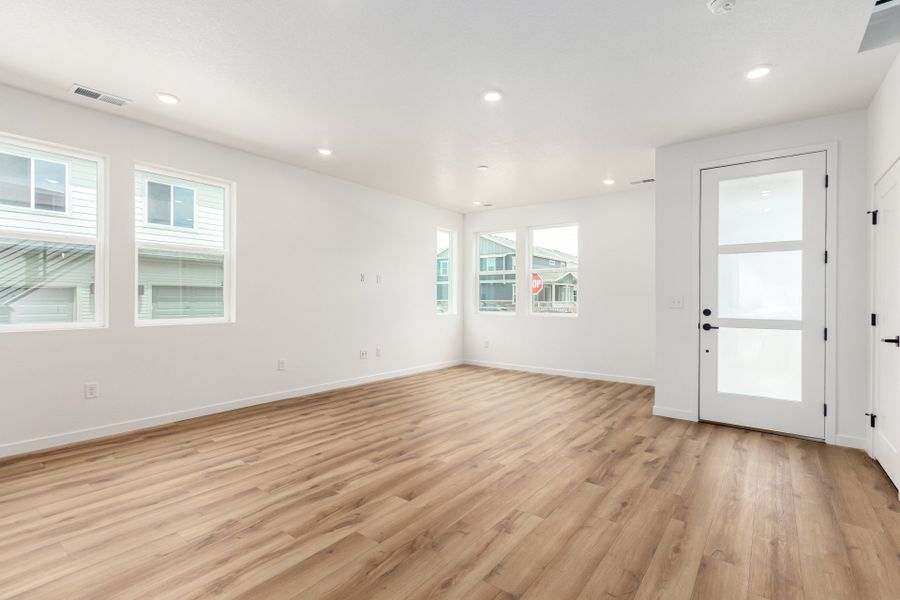 Spacious, unfurnished interior of a new home in Painted Prairie, Aurora (Image 11).
