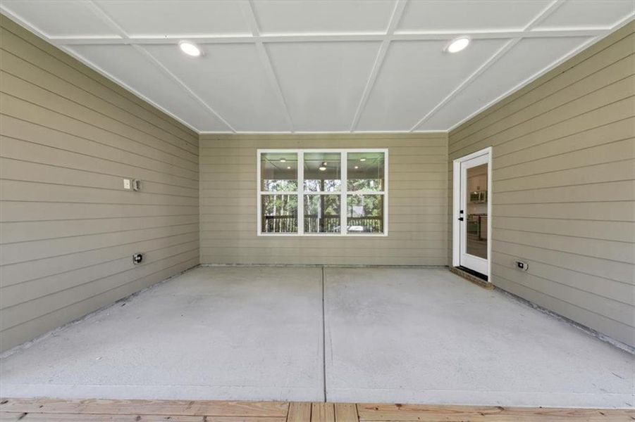 Exterior details and patio area of a home in Tuscany Hills, Douglasville (Image 4).