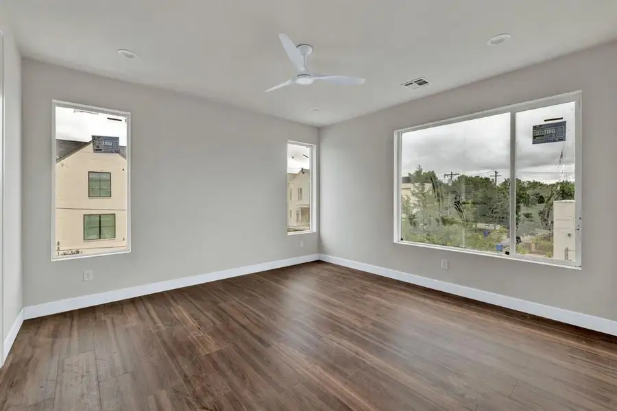 Spacious, unfurnished interior of a new home in , Dallas (Image 13).