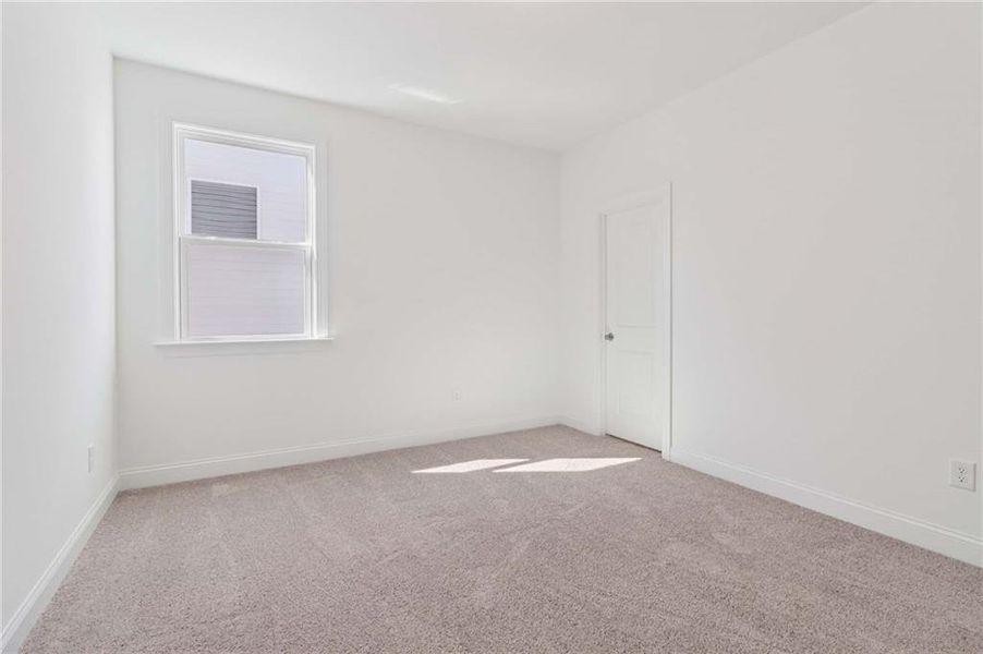 Spacious, unfurnished interior of a new home in East Harbor II at Chestatee, Dawsonville (Image 38).