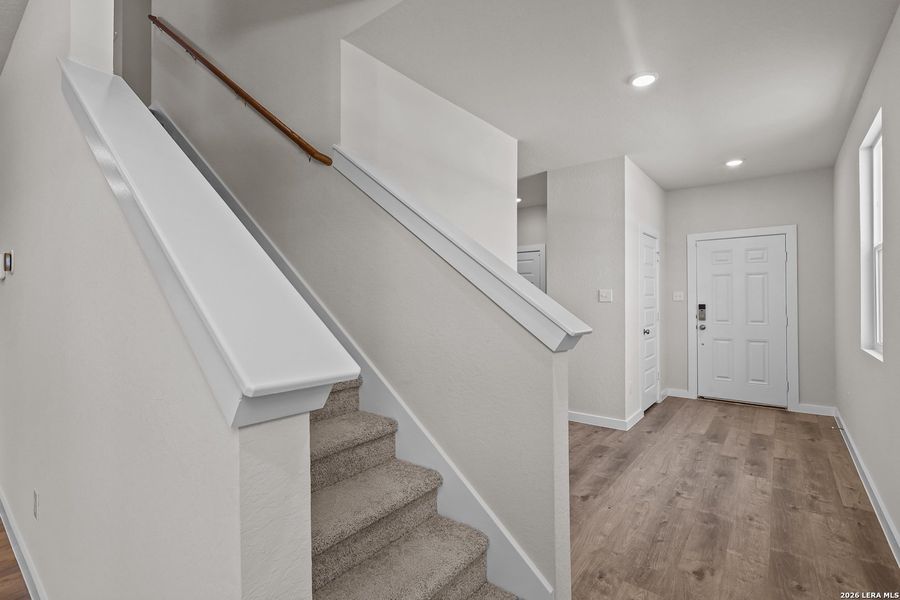 Spacious, unfurnished interior of a new home in Spring Creek, San Antonio (Image 35).