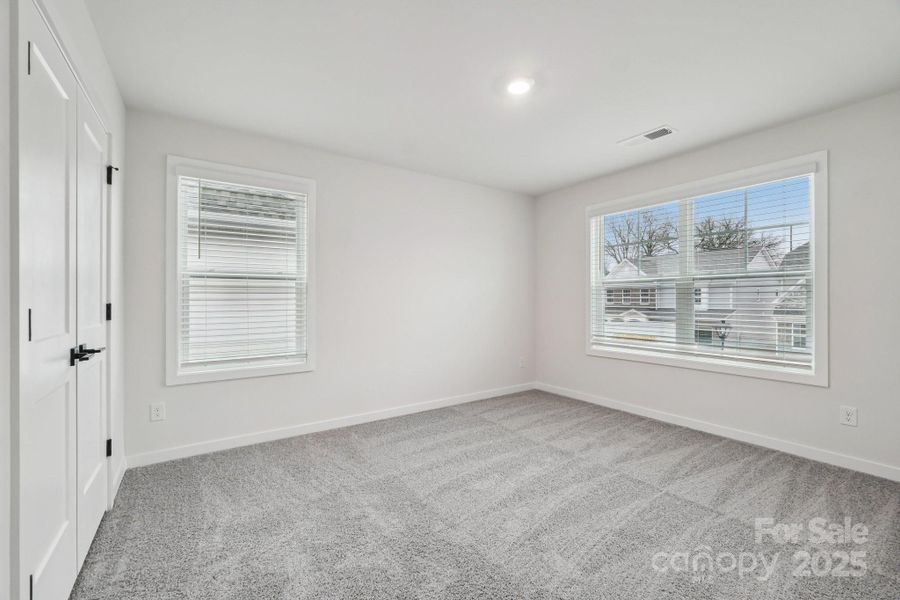 Spacious, unfurnished interior of a new home in Oak Grove Hill, Huntersville (Image 27).