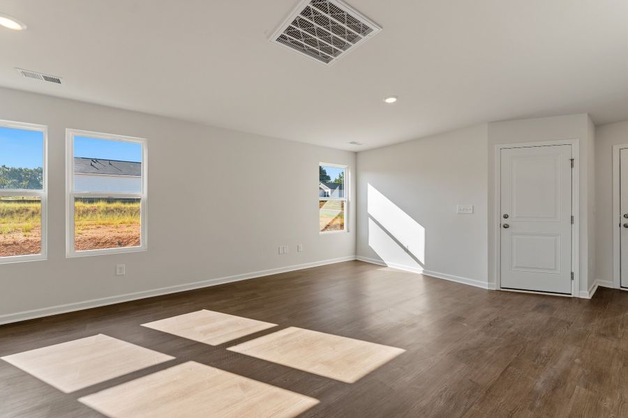 Spacious, unfurnished interior of a new home in Evergreen, Spartanburg (Image 10).