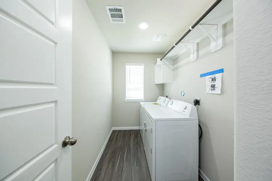Furnished interior view inside a new home in Mackenzie Creek, Conroe (Image 5). Furnished interior view inside a new home in Mackenzie Creek, Conroe (Image 5).