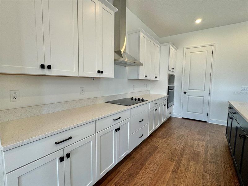 Furnished interior view inside a new home in , Orlando (Image 8).