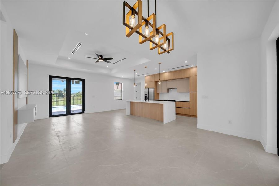 Spacious, unfurnished interior of a new home in , Cape Coral (Image 12).