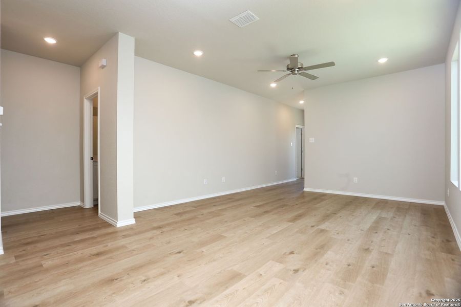 Spacious, unfurnished interior of a new home in Fairway Crossing 40s, San Antonio (Image 26).