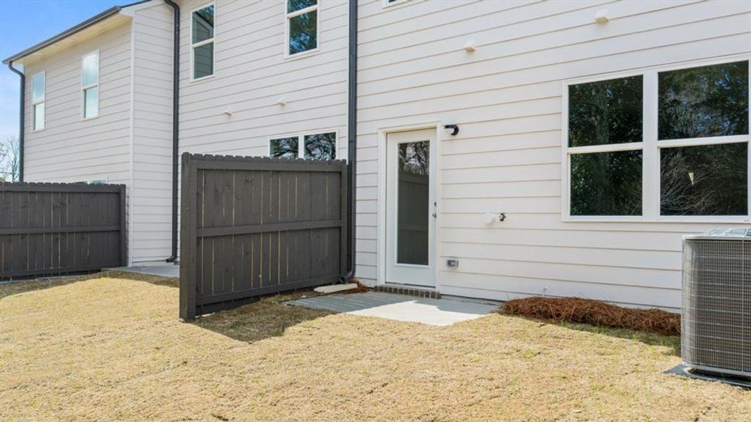 Exterior details and patio area of a home in Roseleigh Park, Douglasville (Image 20).