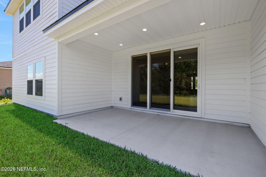Exterior details and patio area of a home in Hyland Trail, Green Cove Springs (Image 29).