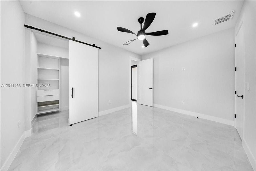 Spacious, unfurnished interior of a new home in , Cape Coral (Image 20).