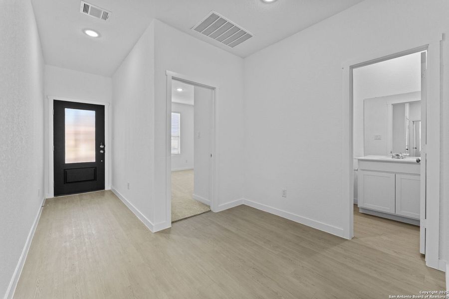 Spacious, unfurnished interior of a new home in , New Braunfels (Image 17).