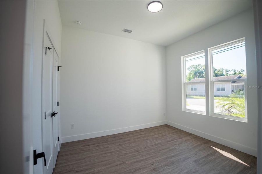 Spacious, unfurnished interior of a new home in , Tampa (Image 35).